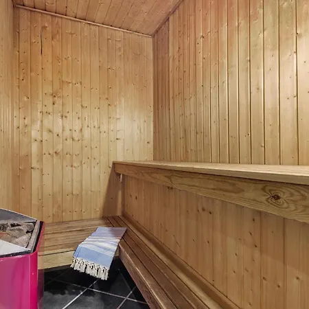 Hébergement de vacances 4 Bedroom Cozy In